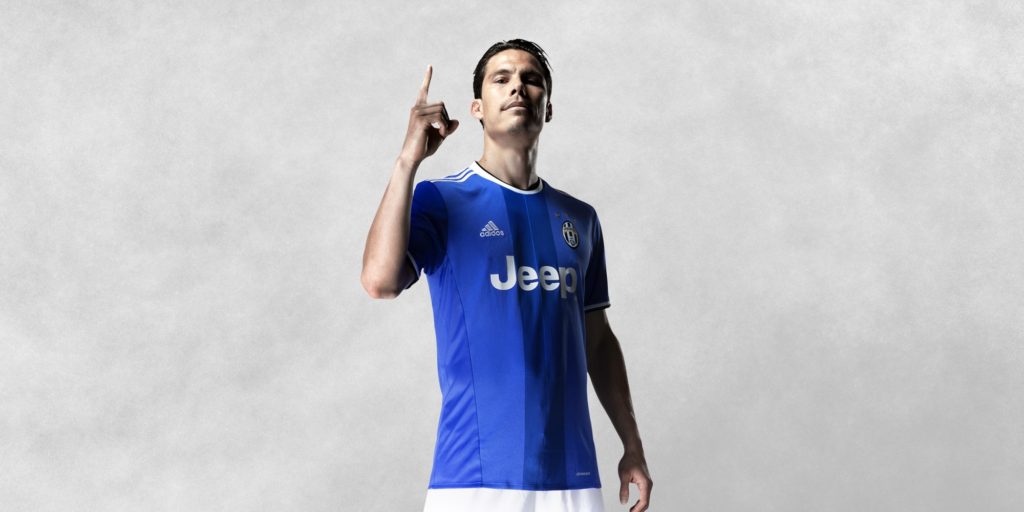_JUVENTUS_16-17_Away_Kit_PR_HERNANES_01_v1